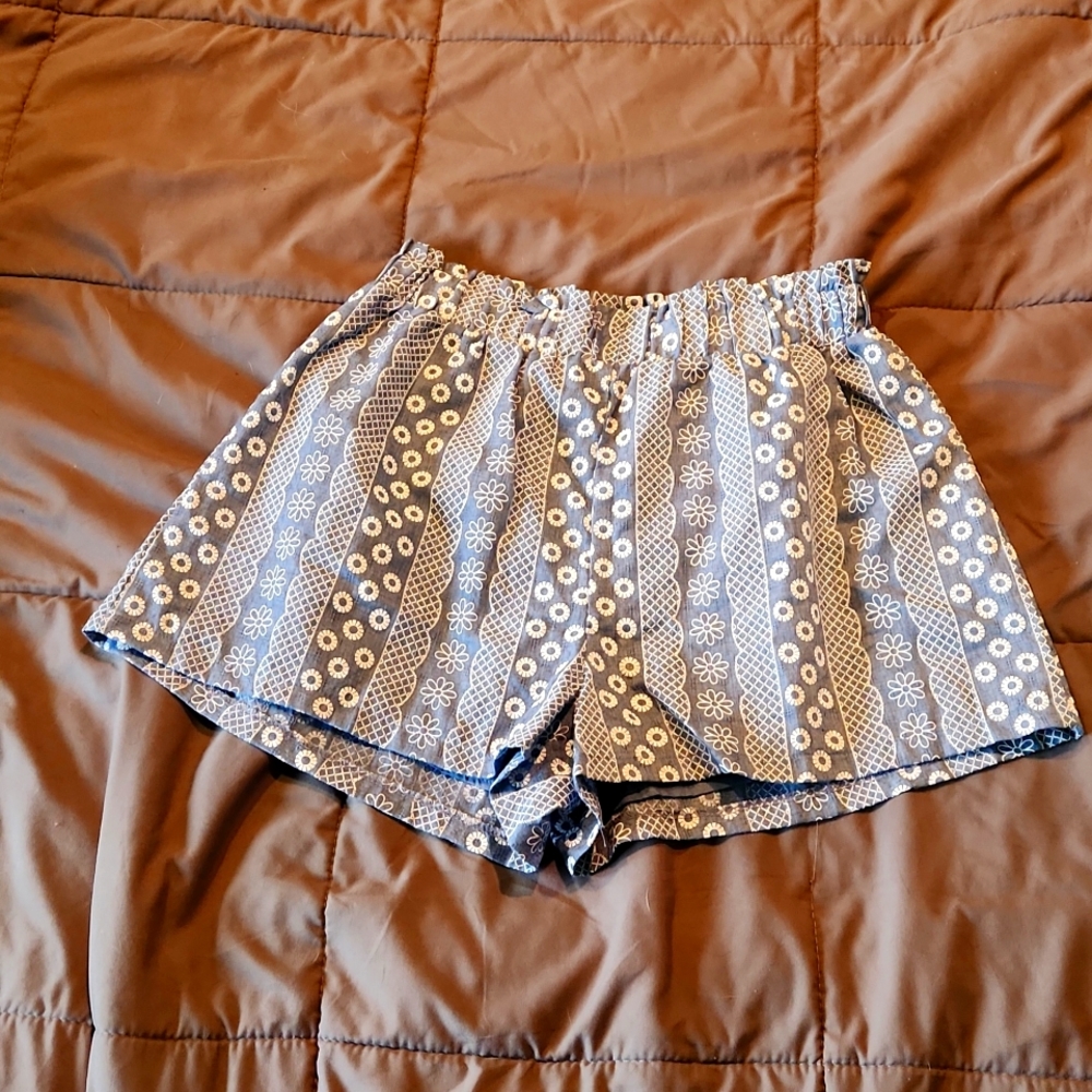 New,  with tags, fully lined blue patterned shorts,  size xl, brand Hyfve